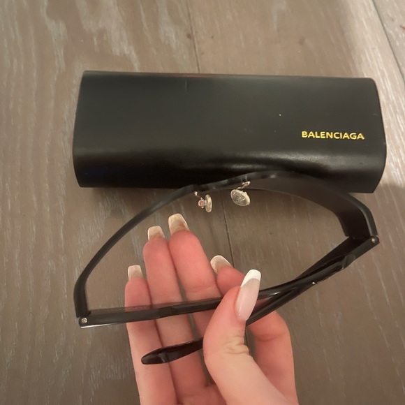 BALENCIAGA MONO RECTANGLE SUNGLASSES IN BLACK - Picture 5 of 11